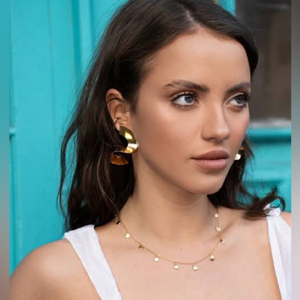 SOKO Maxi Twisted Sia Stud Earrings - Picture 6 of 9